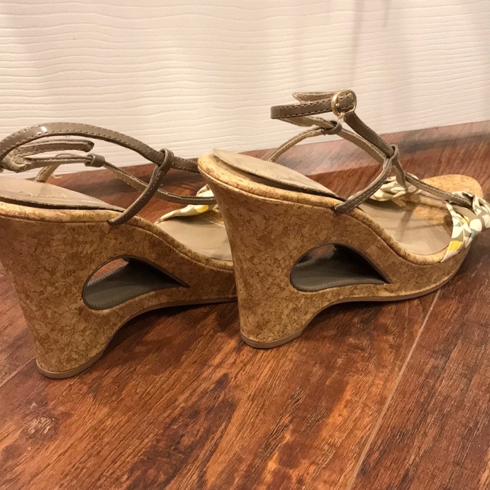 Unique Wedges - Picture 4 of 4